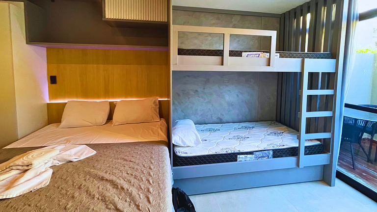 Studio com piscina privativa e 5 min da praia do Cupe!