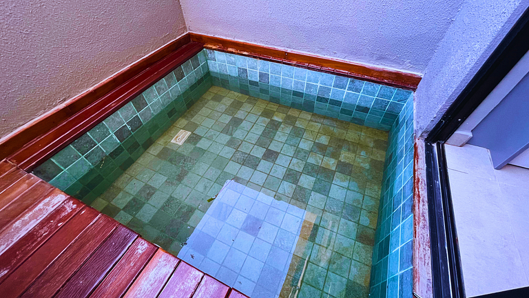 Studio com piscina privativa e 5 min da praia do Cupe!
