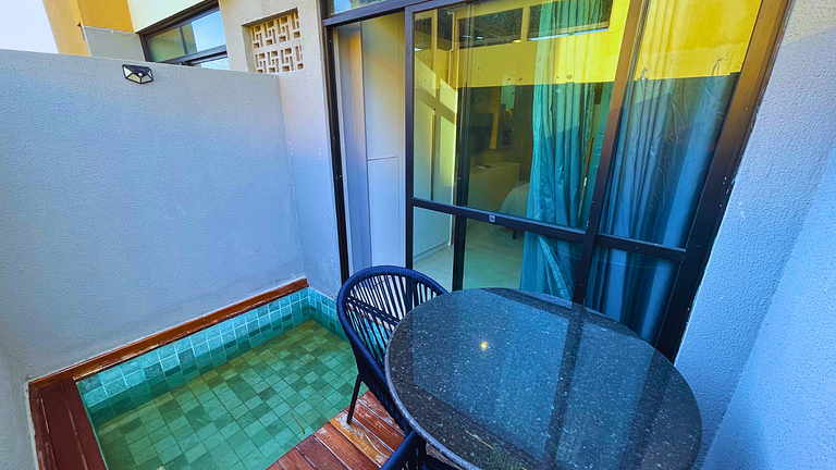 Studio com piscina privativa e 5 min da praia do Cupe!
